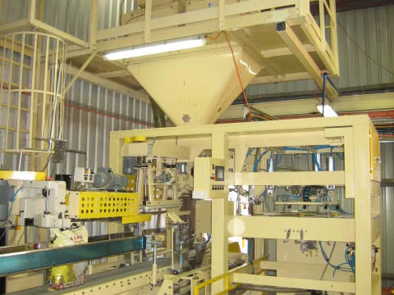 Envasadora vertical automática y envasadora de alimentos para animales para nuestro cliente compañia Riverina