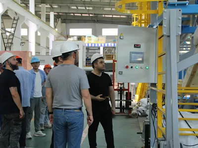 Visita del cliente para la prueba de aceptación de fábrica